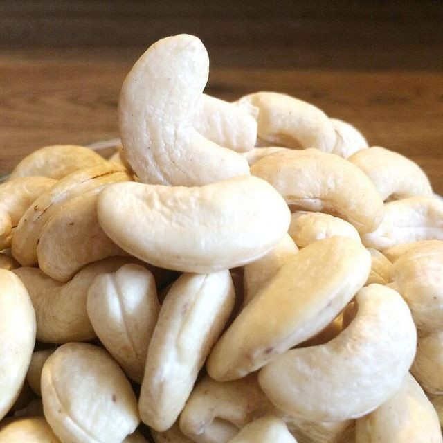 Cashew Nuts best quality nuts and premium Raw And dried Cashew Nuts